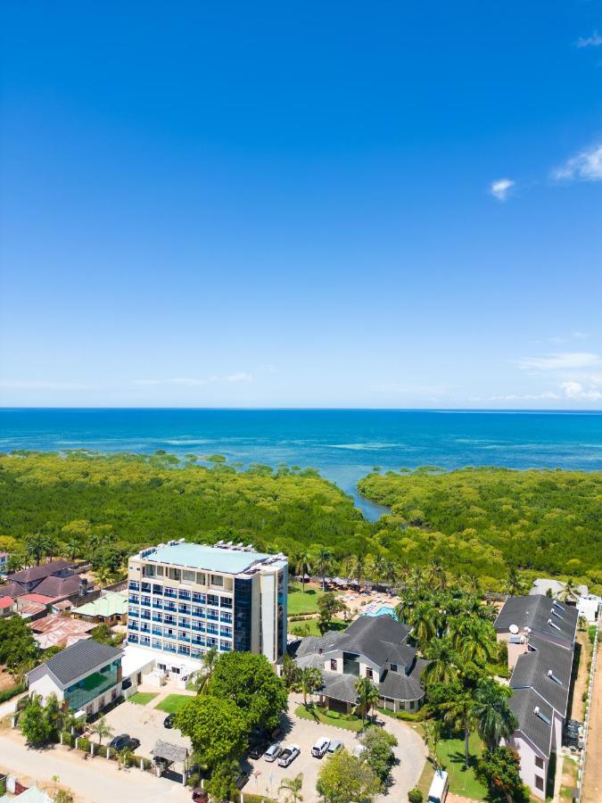 Tanga Beach Resort & Spa エクステリア 写真