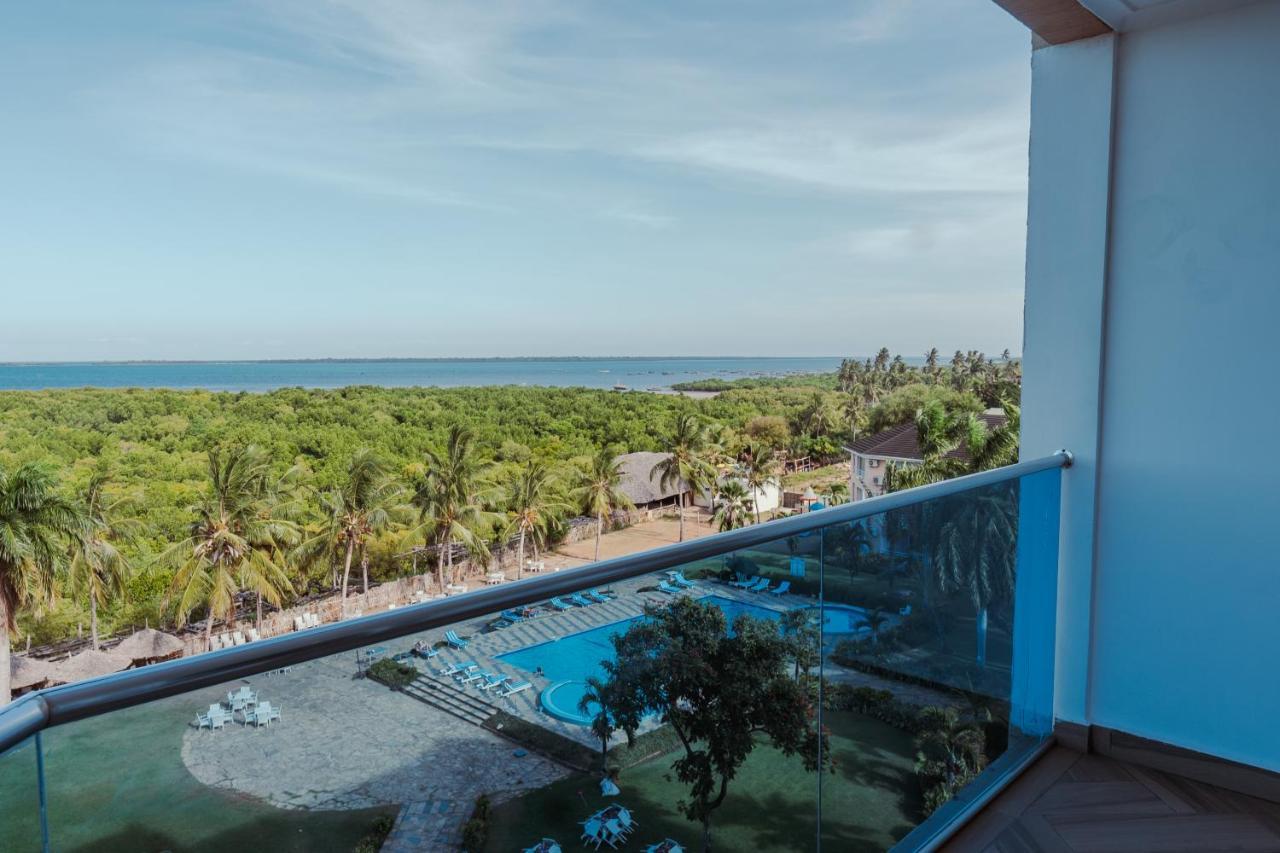Tanga Beach Resort & Spa エクステリア 写真